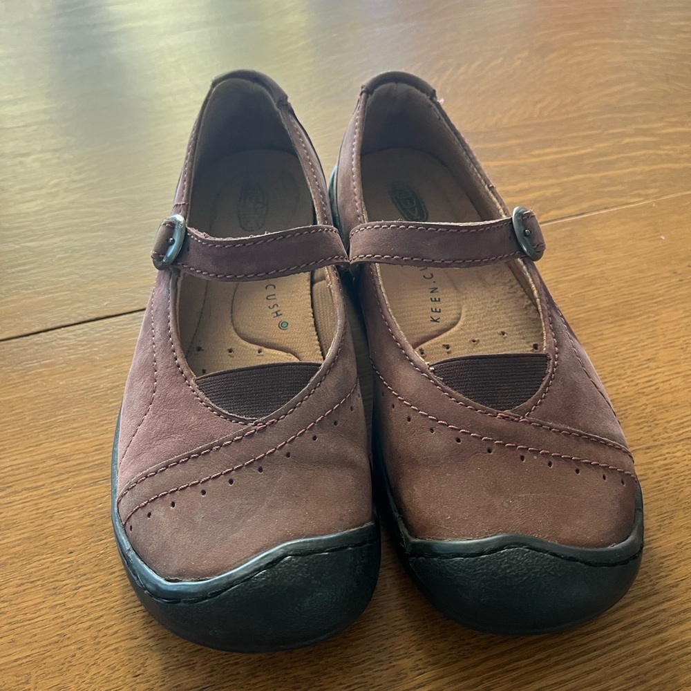 Brown Mary Jane Keens